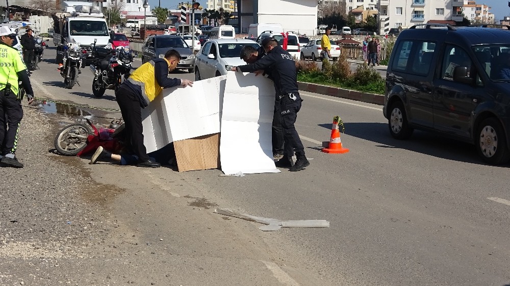 Kamyon motosikleti altına aldı: 1 ölü 