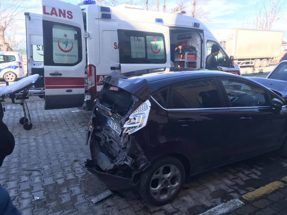 Kamyon, park halindeki araçlarla bisikletli yayaya çarptı 