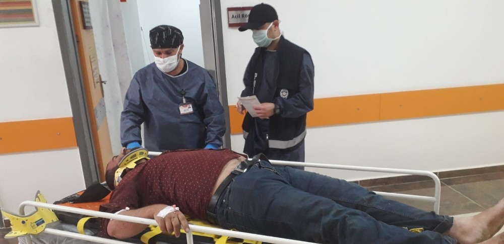 Kamyon şarampole yuvarlandı: 1 yaralı 
