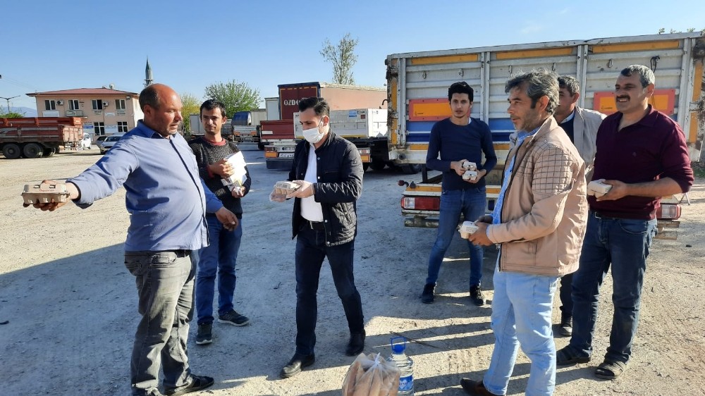 Kamyon şoförlerinin imdadına Başkan Özcan yetişti 