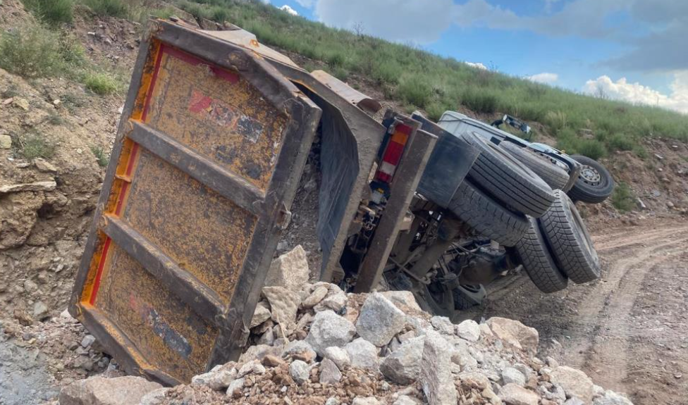 Kamyon şoförü ölümden döndü