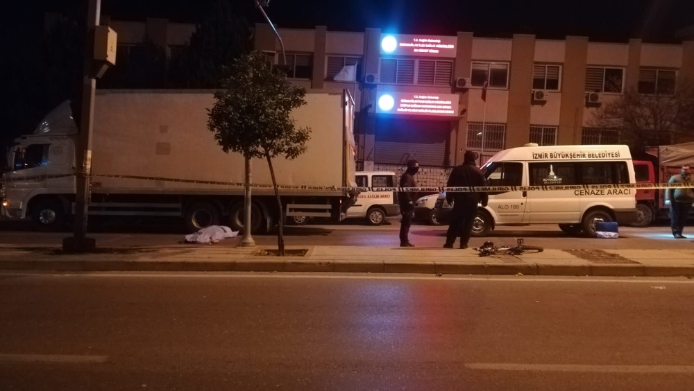 Kamyon tekerlerine sıkışarak metrelerce sürüklenen bisiklet sürücüsü genç hayatını kaybetti 