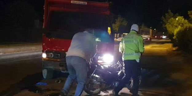Kamyon ve motosiklet çarpıştı: 1 yaralı