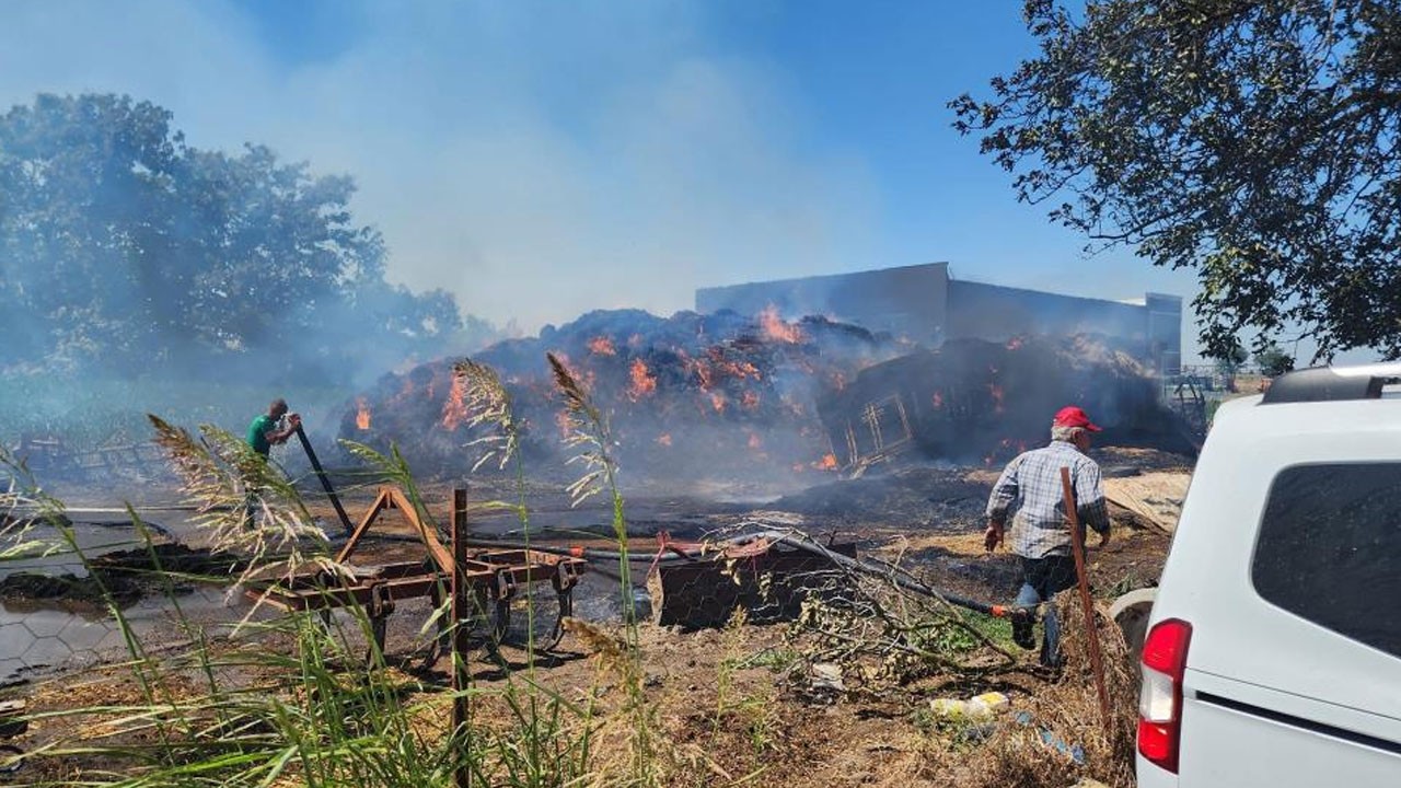 Kamyon ve römorklar küle döndü