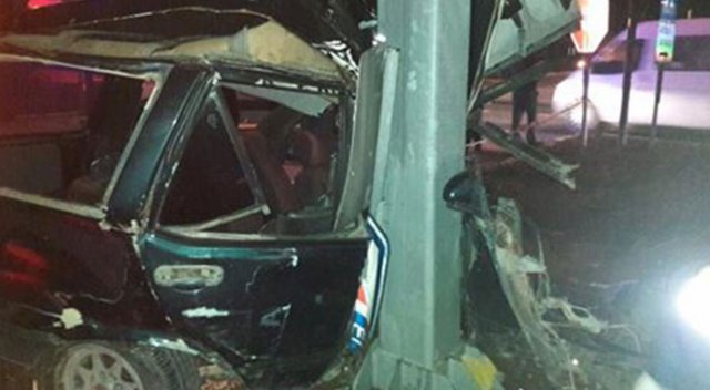 Kamyona çarpan otomobil ikiye bölündü: 1 ölü, 1 yaralı