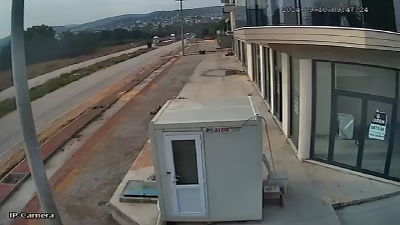 Kamyoncular kafa kafaya çarpıştı