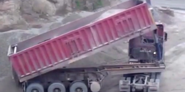 Kamyoncunun korkunç ölümü: Damper... - VİDEO