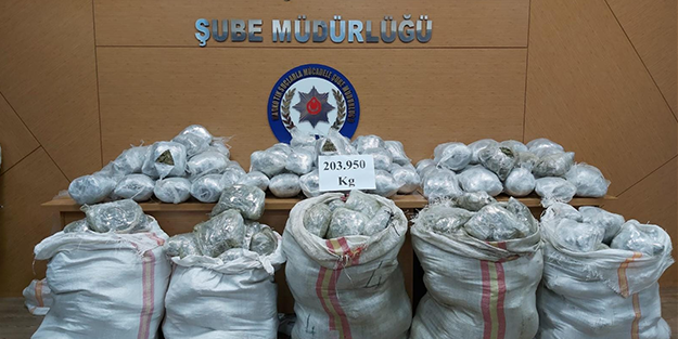 Kamyondan 203 kilo esrar çıktı