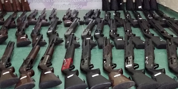 Kamyonet cephanelik çıktı!