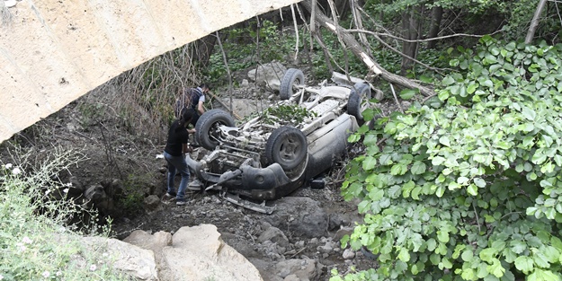 Kamyonet dere yatağına düştü! 4 maden işçisi yaralandı