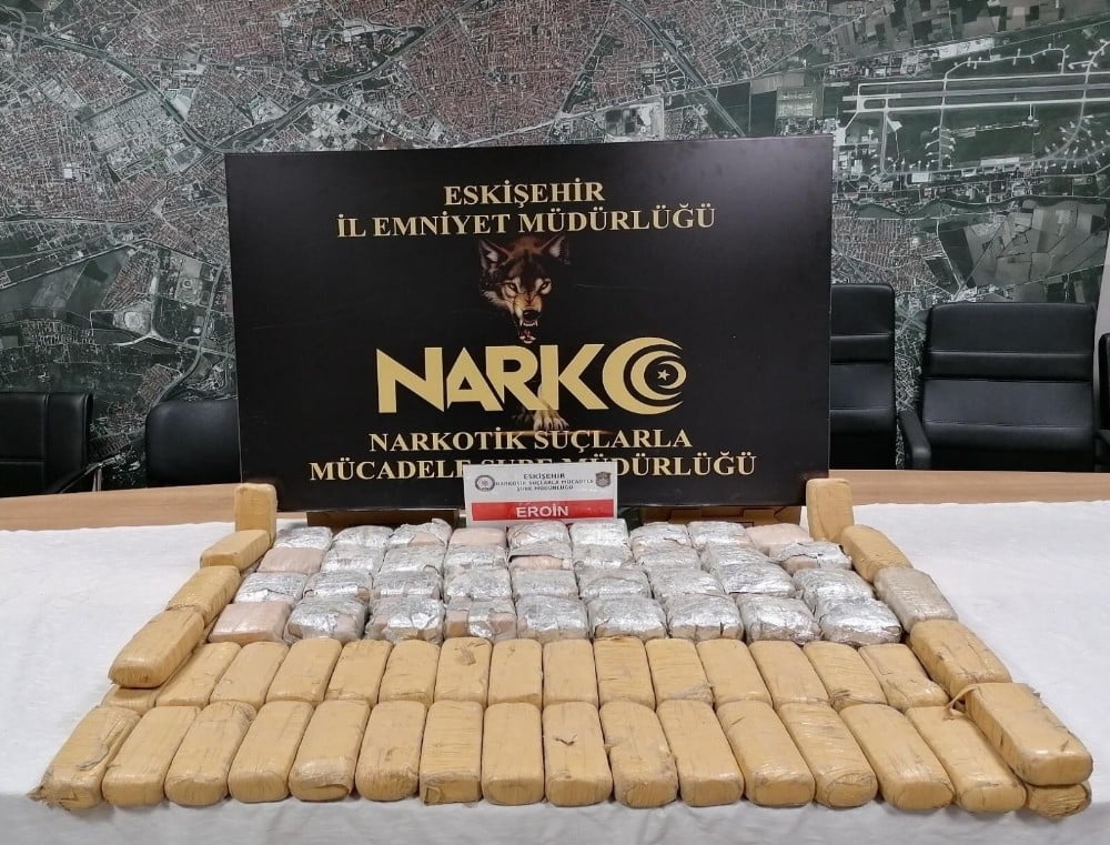 Kamyonet lastiği içinde 44 kilo eroin 