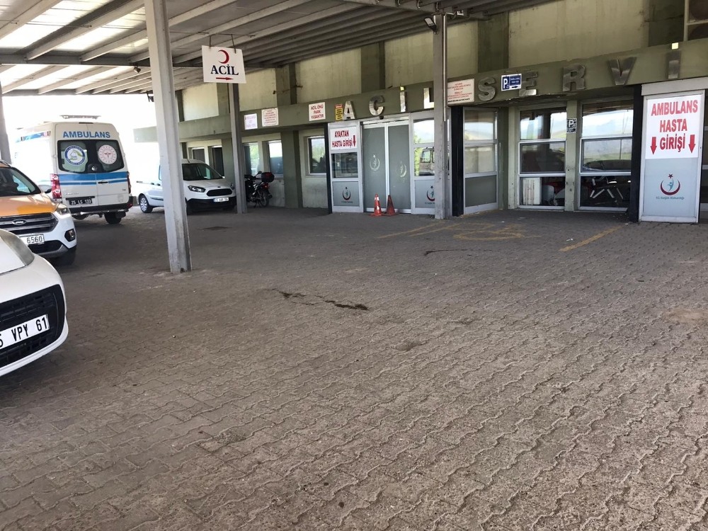 Kamyonet şarampole devrildi; 1 ölü 