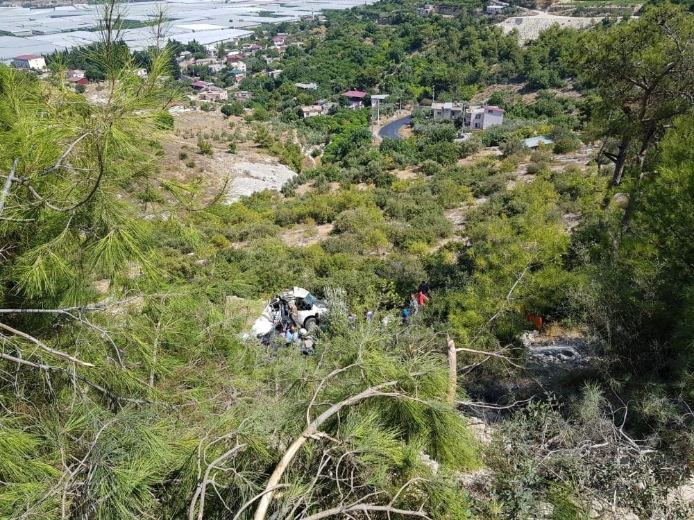 Kamyonet şarampole devrildi: 5 yaralı 