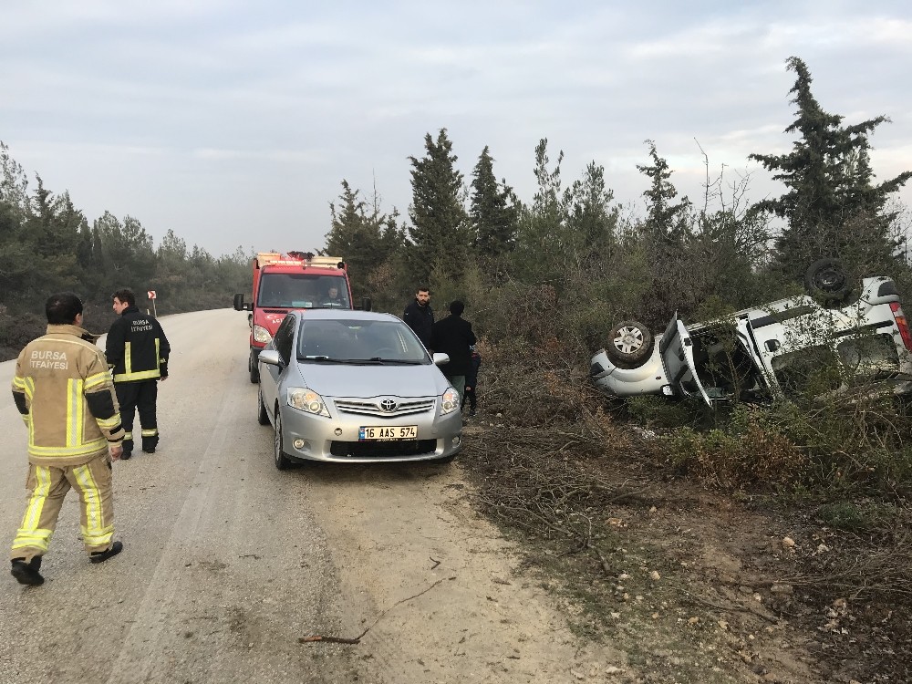 Kamyonet takla attı: 3 yaralı 