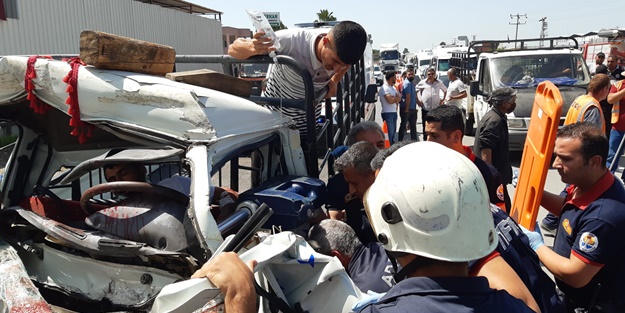 Kamyonet, tıra çarptı: 1 yaralı