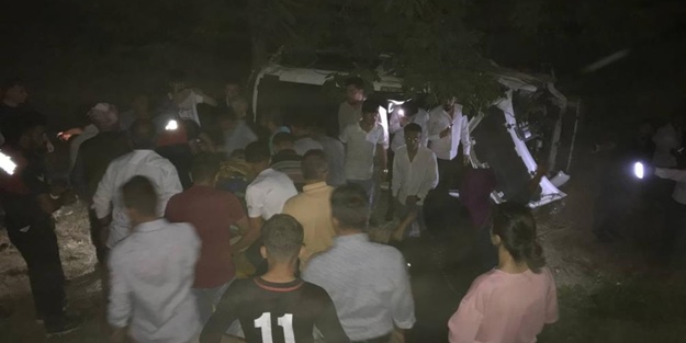 Kamyonet uçuruma yuvarlandı