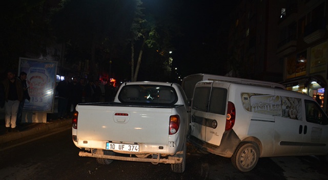 Kamyonet yolda yürüyen yayaya çarptı: 1 yaralı