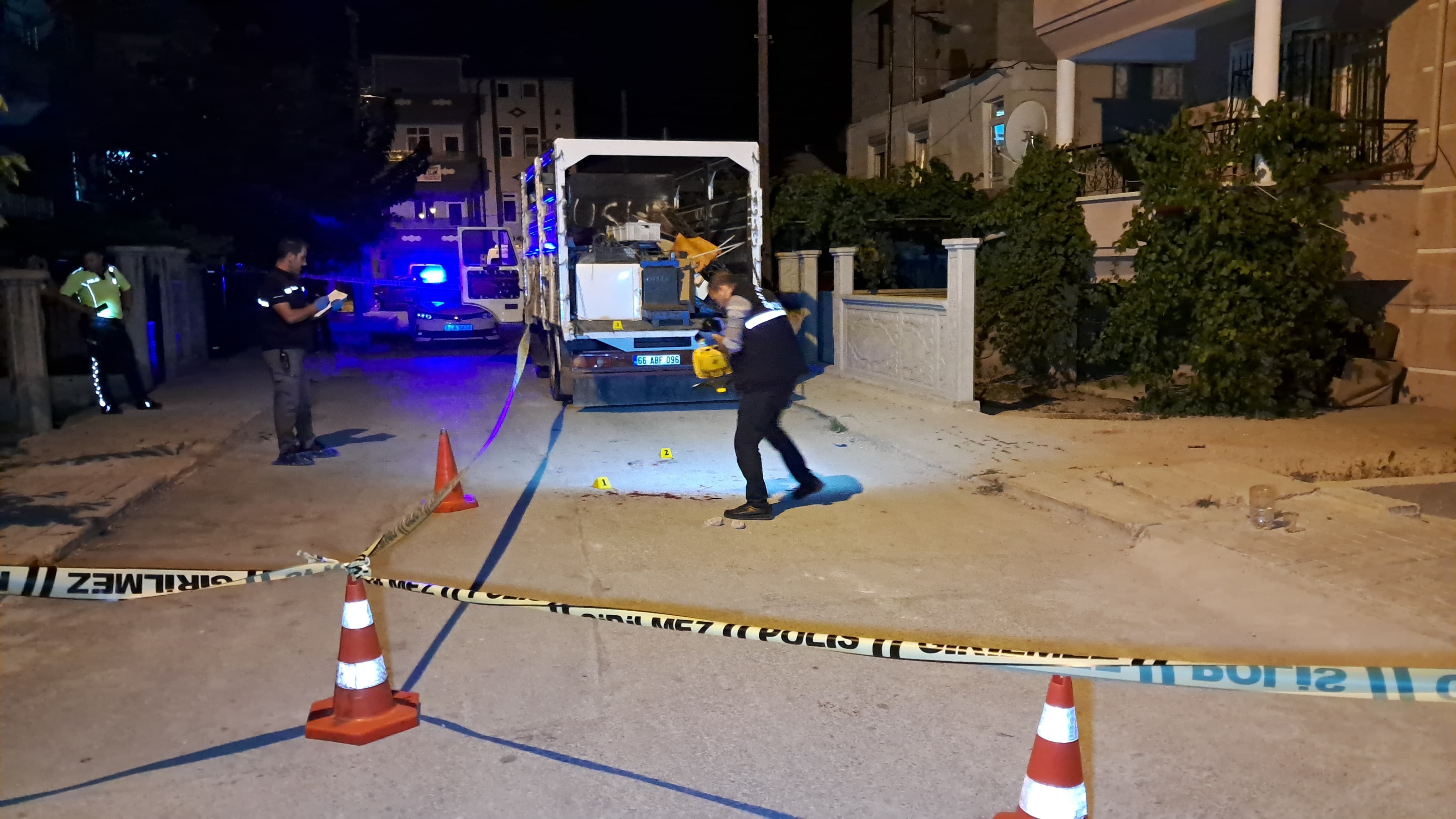 Kamyonetin altında kalan 3 yaşındaki çocuk hayatını kaybetti