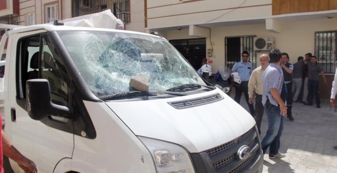 Kamyonetin altında kalan çocuk öldü