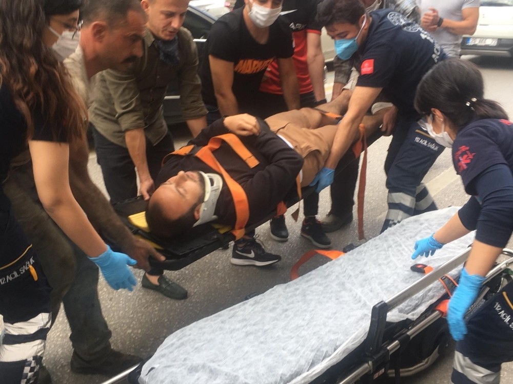 Kamyonetin çarptığı gencin ölümden döndüğü anlar kamerada 