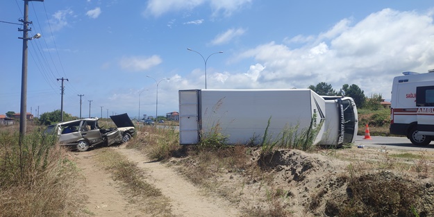 Kamyonetle çarpışan otomobilden fırlayan sürücü yaralandı