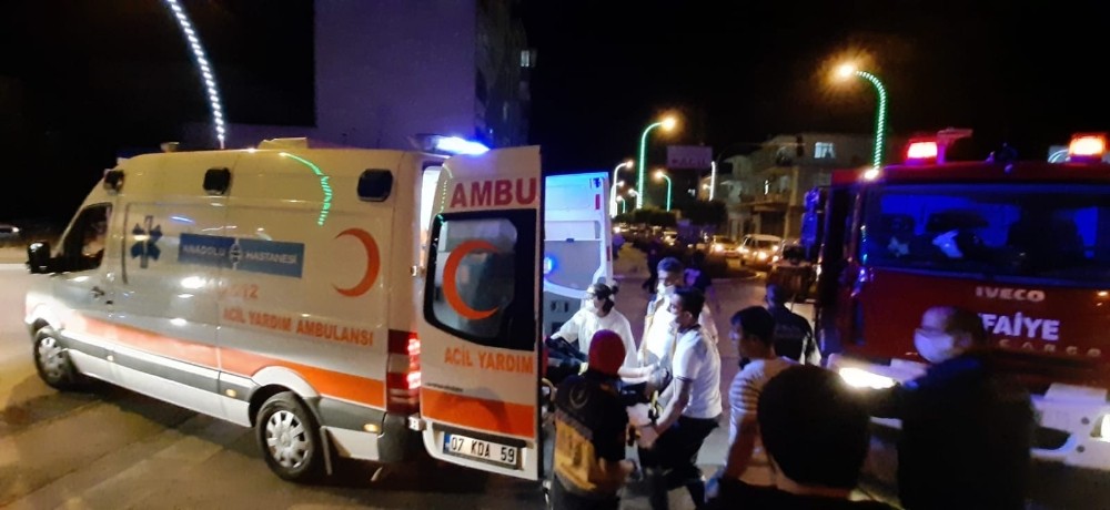 Kamyonetle midibüs çarpıştı: 2 yaralı 