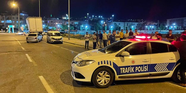 Kamyonetle otomobilin çarpıştığı kazada 5 kişi yaralandı