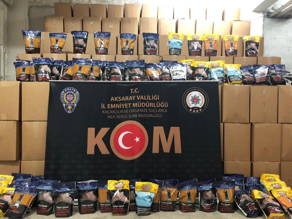 Kamyonette 5 bin 500 paket kaçak tütün ele geçirildi 