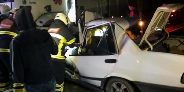 Kamyonla çarpışan otomobilin sürücüsü öldü, arkadaşı yaralı