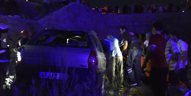 Kamyonla çarpışarak takla atan otomobil 15 metreden uçtu