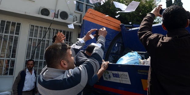 Kamyonlarca evrakın yakılması engellendi