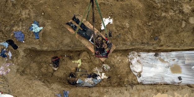 Kan donduran görüntü! Toplu mezardan çok sayıda ceset çıktı