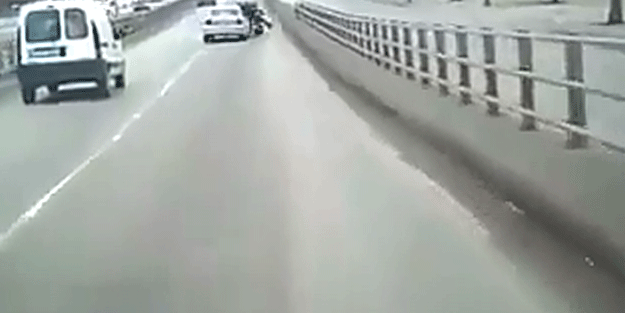 Kan donduran hareket! Tartıştığı motosikletliye çarptı