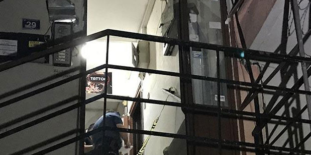 Kan donduran olay! Evinin girişinde bulundu