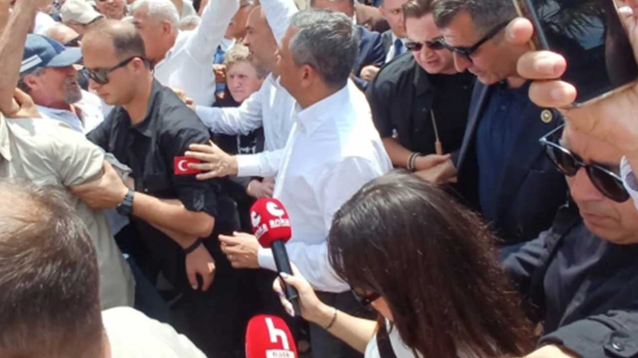 Kan kaybettikçe agresifleşiyorlar! Özel'in militanları yine gazetecilere saldırdı