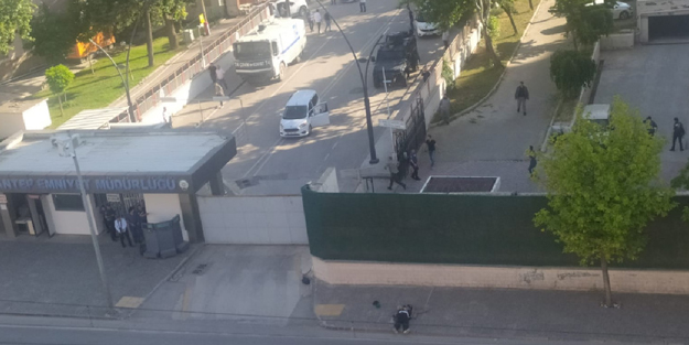 Gaziantep Emniyet Müdürlüğü önünde 'canlı bomba' paniği! Etkisiz hale getirildi