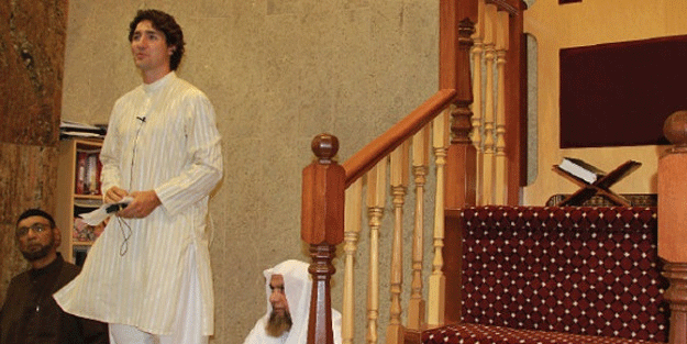 Kanada Başbakanı bayramı camide kutladı