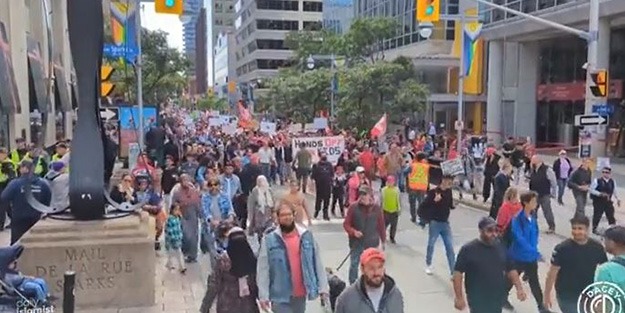 Kanada'da da ailelerden 'toplumsal cinsiyet eşitliği' protestosu!