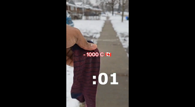 Kanada’da dondurucu soğukta çorap deneyi