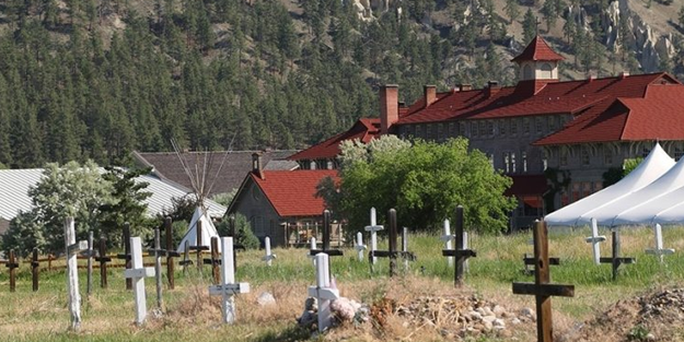 Kanada'da skandallar bitmiyor! 14'ü bebek 93 kayıp çocuk mezarı daha bulundu!