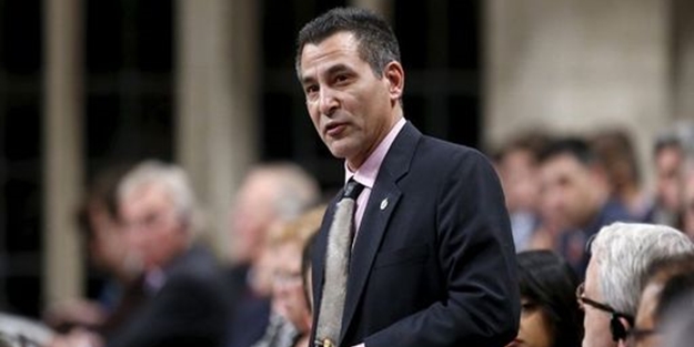 Bakan 'uyuşturucu kullanıyorum' dedi istifa etti!