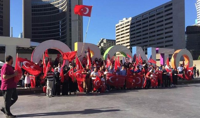 Kanada’da Türkler, demokrasi meydanlarında