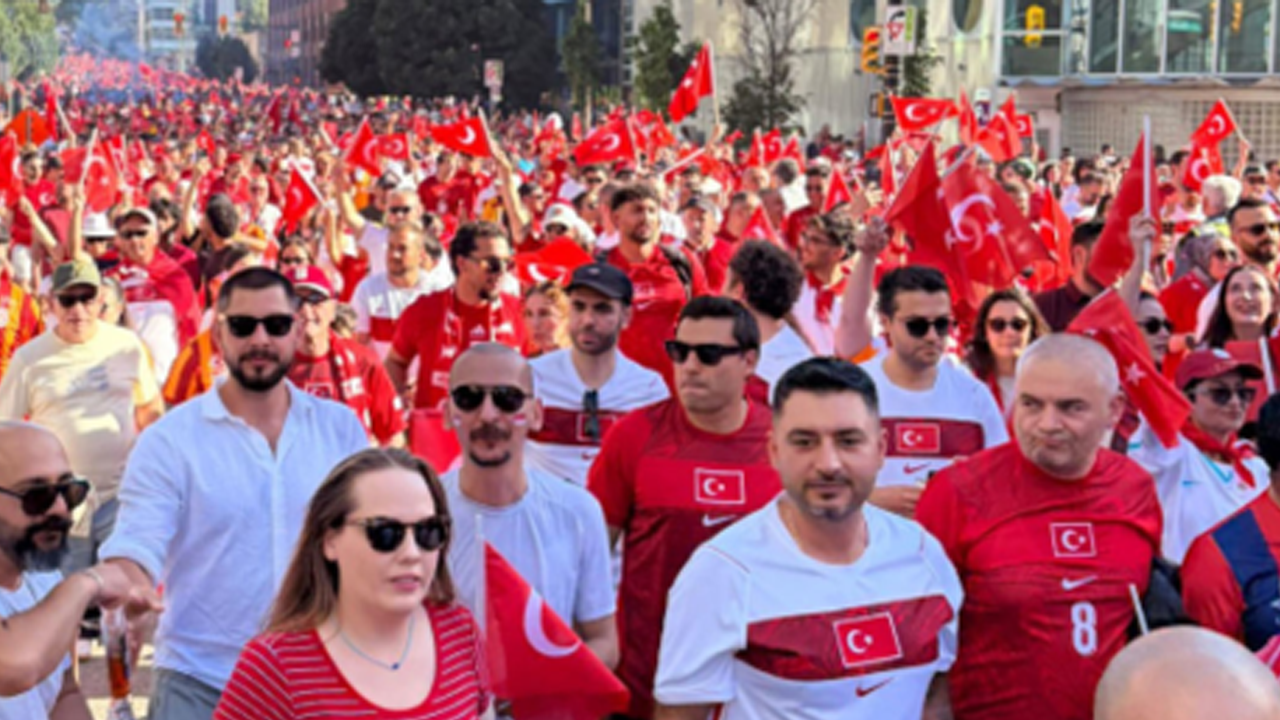 Kanada'da Türkler sokağa indi! Bizim çocuklara büyük destek