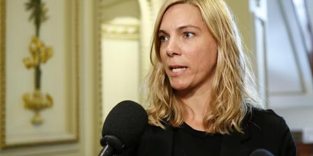 Kanadalı bakan fena bozuldu! Soruları cevapsız bırakıp resmen kaçtı!