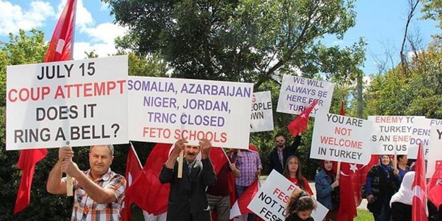 Kanadalı Türklerden FETÖ festivaline protesto