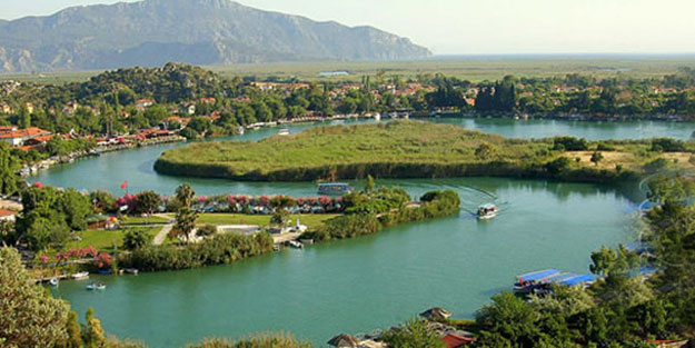 Kanalın iki yakası feribotla bağlandı