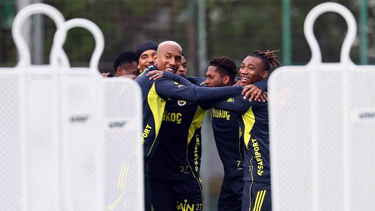 Kanarya evinde hata istemiyor! Domenico Tedesco yönetimindeki Fenerbahçe'den Rizespor maçı öncesi gövde gösterisi!