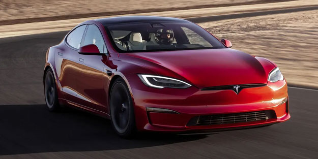 Kanat taksan uçacak! Tesla hız rekoru kırdı