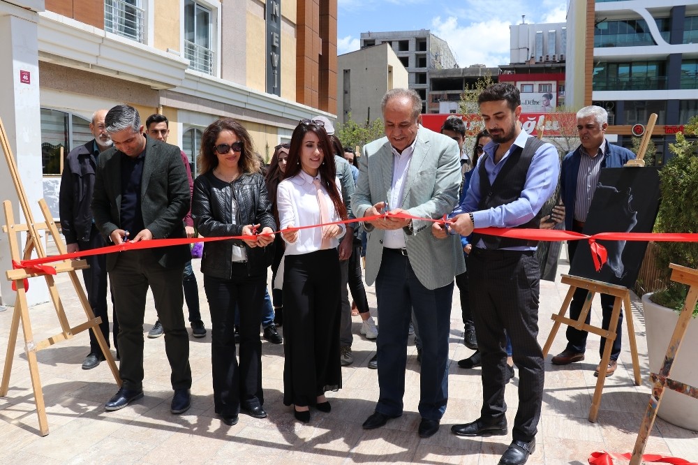 Kandaşoğlu sergi açılışını gerçekleştirdi 