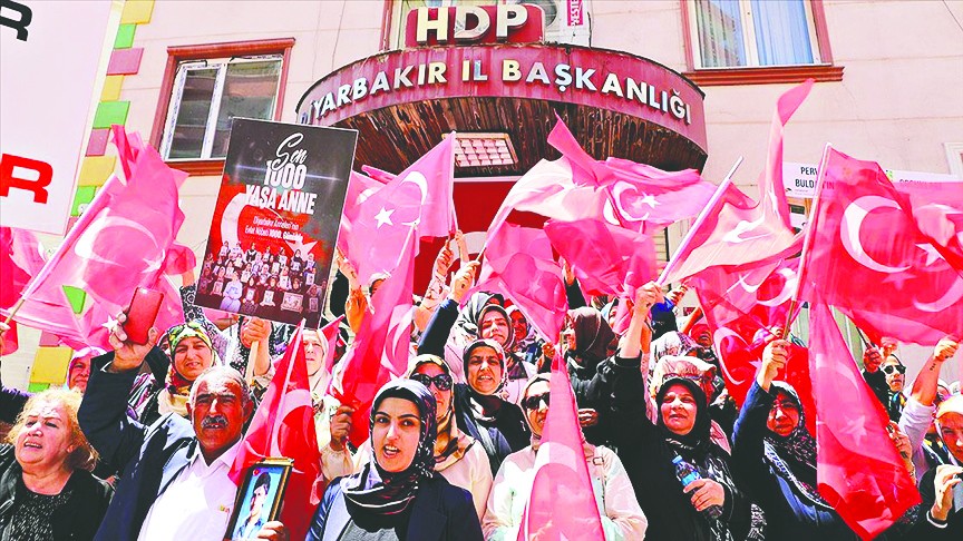 Kandil annelerden intikam alıyor